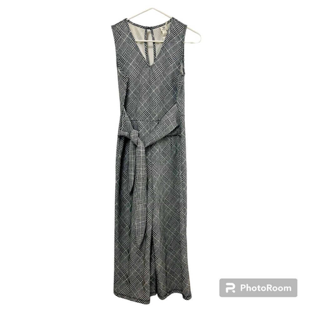 Wrapper wide leg jumpsuit with a V-neckline and belt